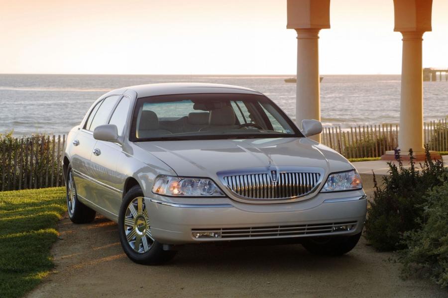  Lincoln Town Car 2003 года  (фото 14 из 68)